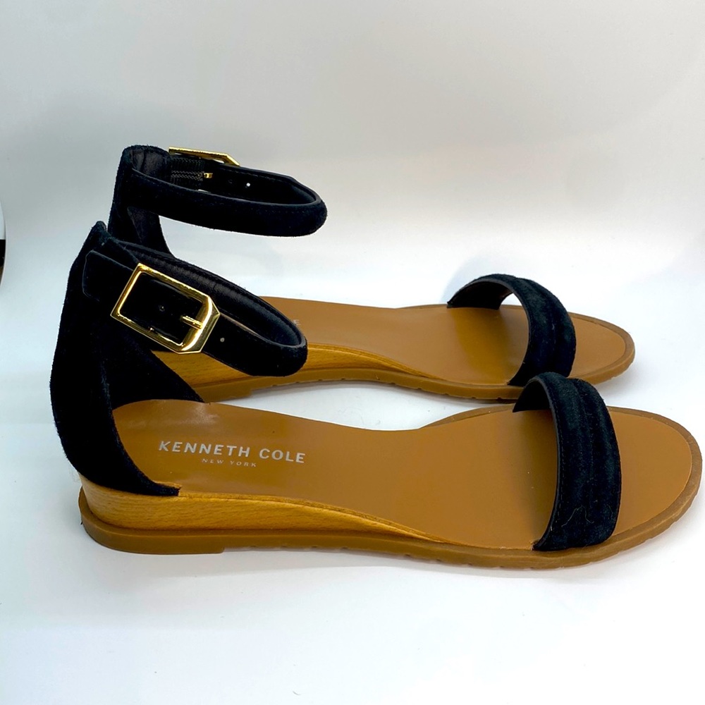 KENNETH COLE, sandals. Size 6